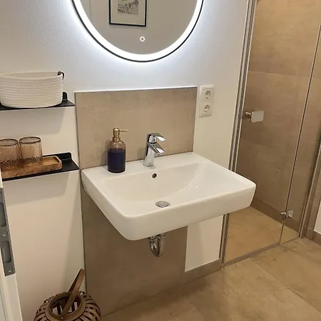 Altstadtflair Modernes Mit Gartenblick نيوروبين